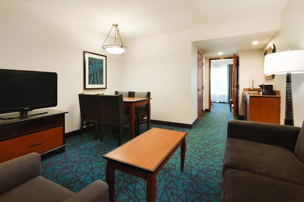 Embassy By Hilton Anaheim South 4*