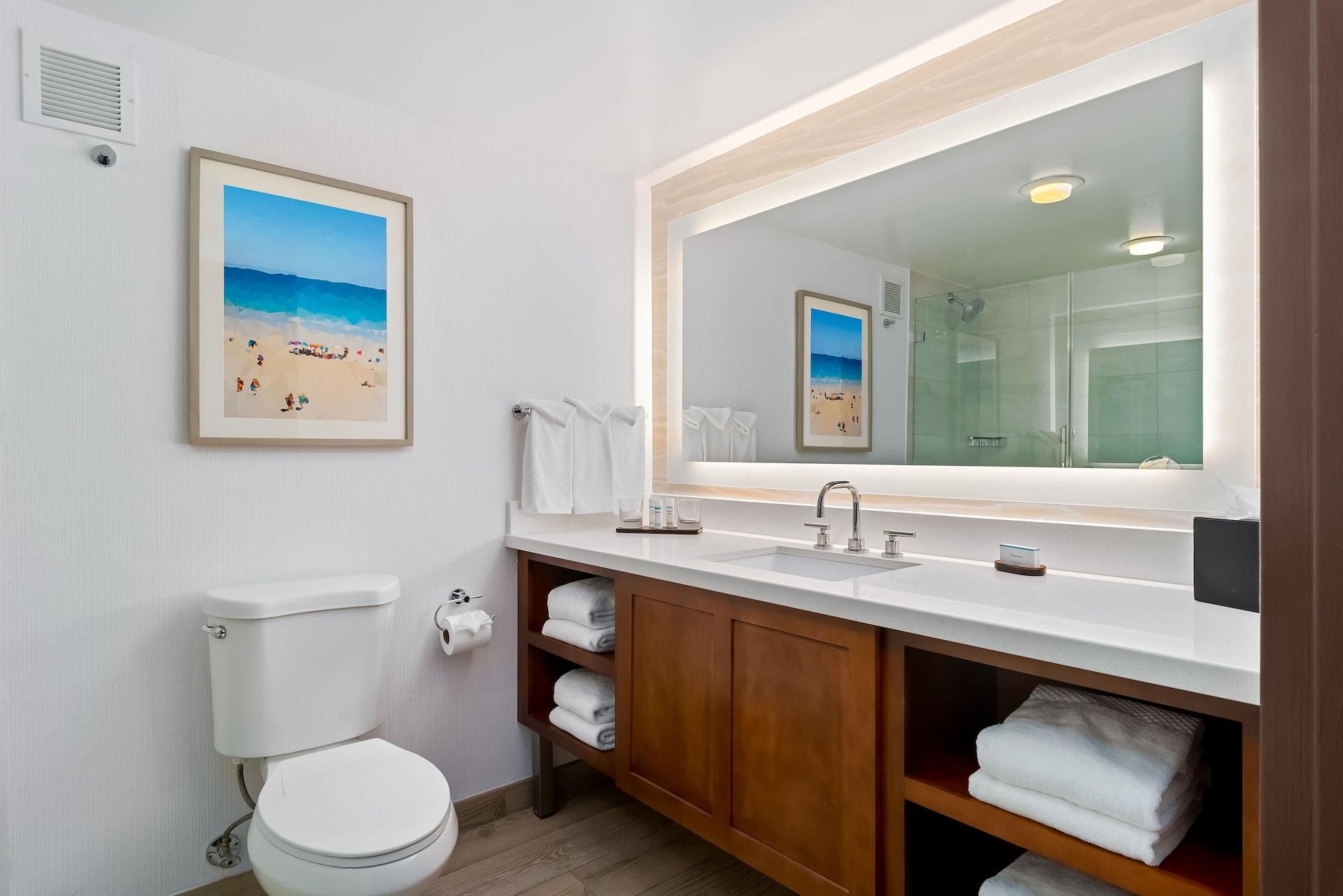 Hotel Embassy By Hilton Anaheim South 4*