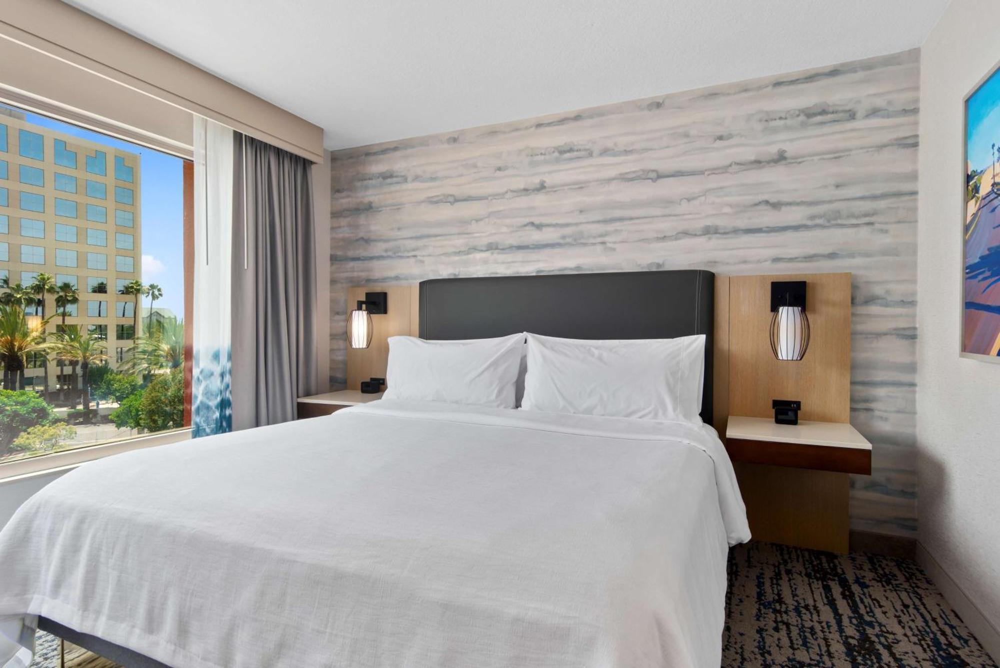 Hotel Embassy By Hilton Anaheim South 4*