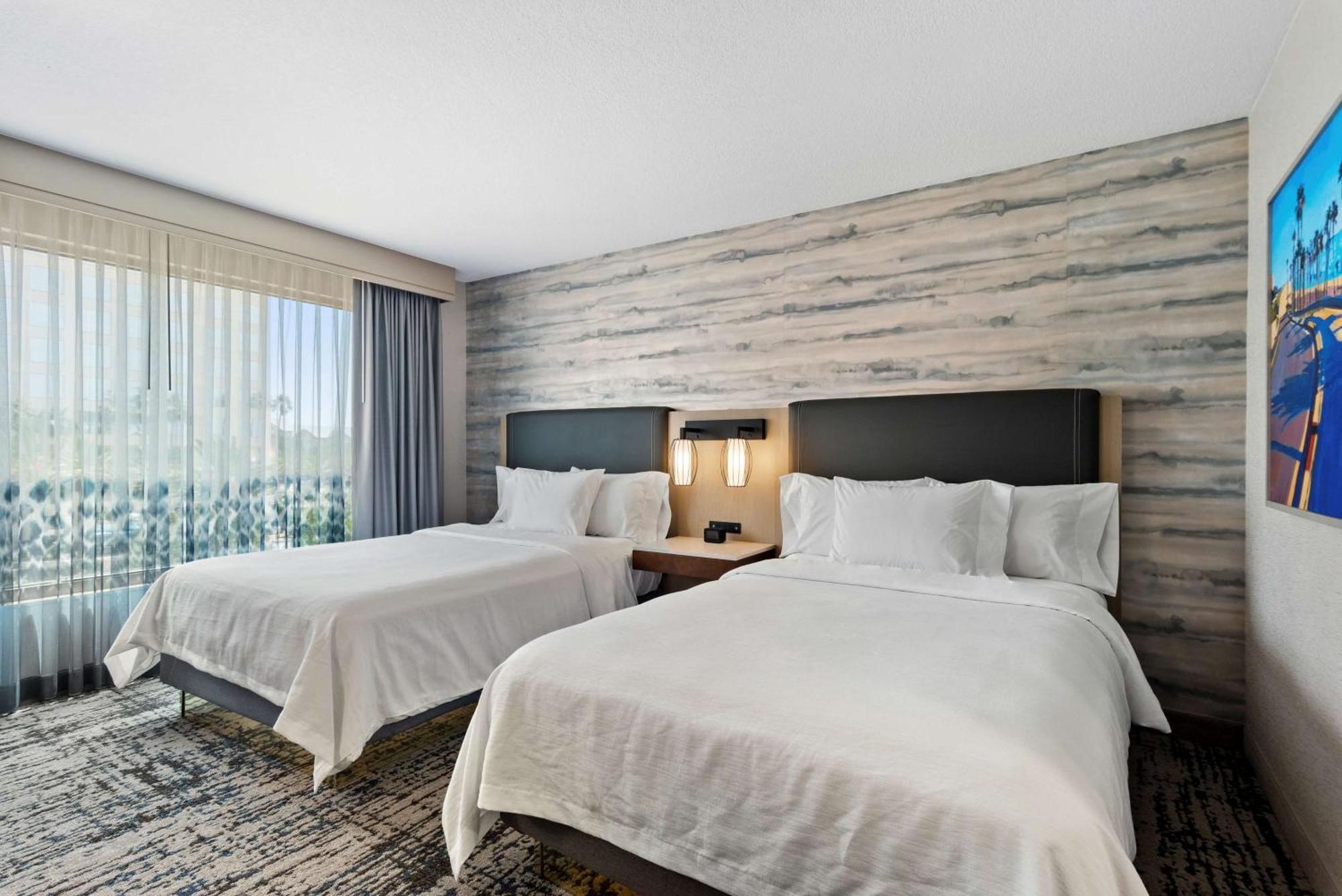 Hotel Embassy By Hilton Anaheim South