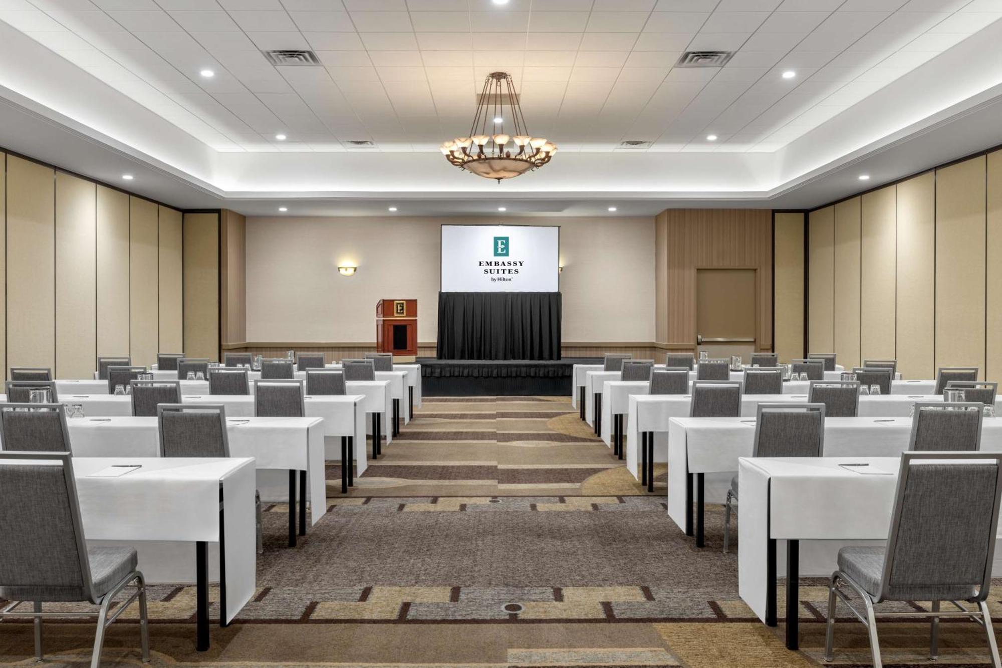 Hotel Embassy By Hilton Anaheim South