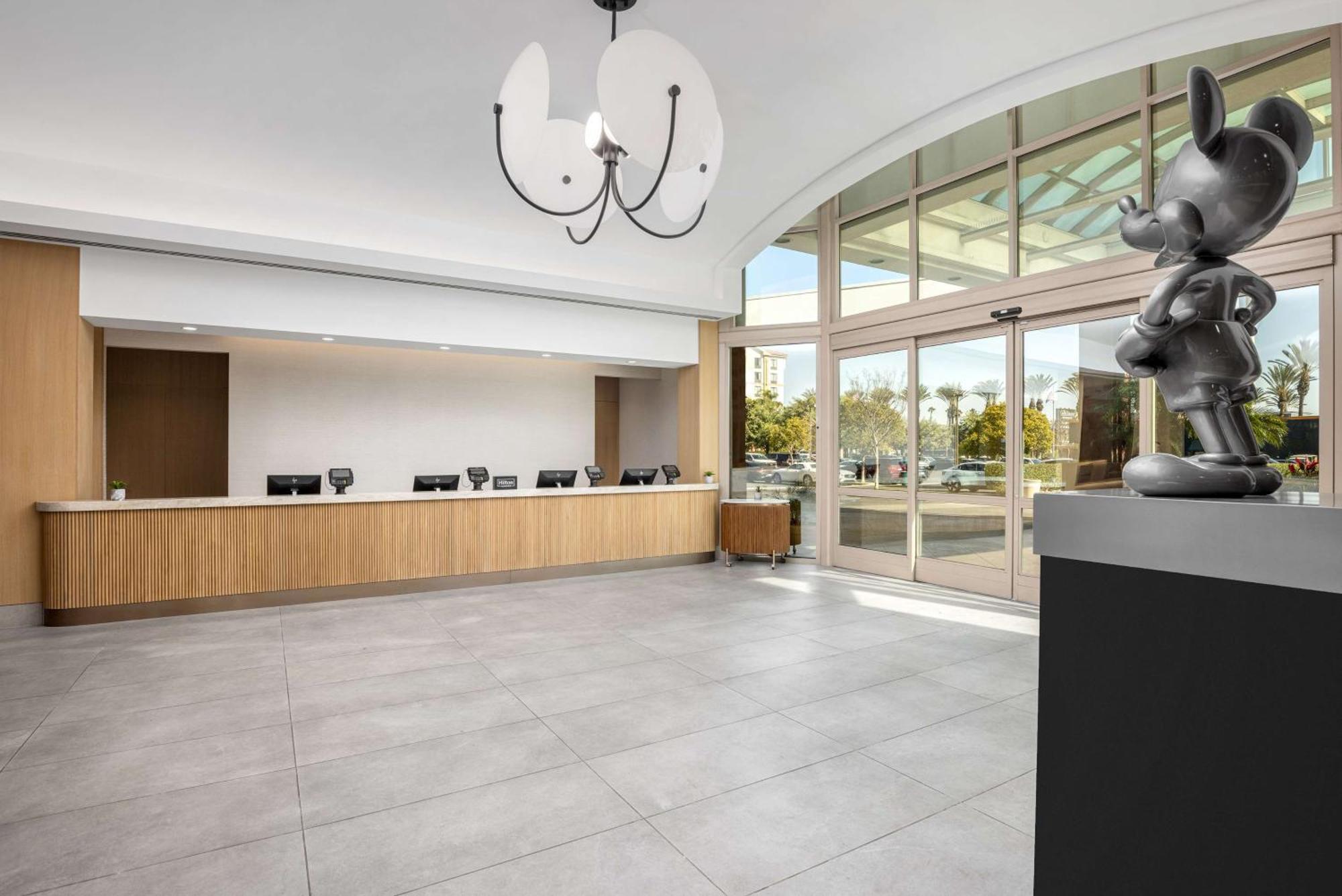 Hotel Embassy By Hilton Anaheim South 4*