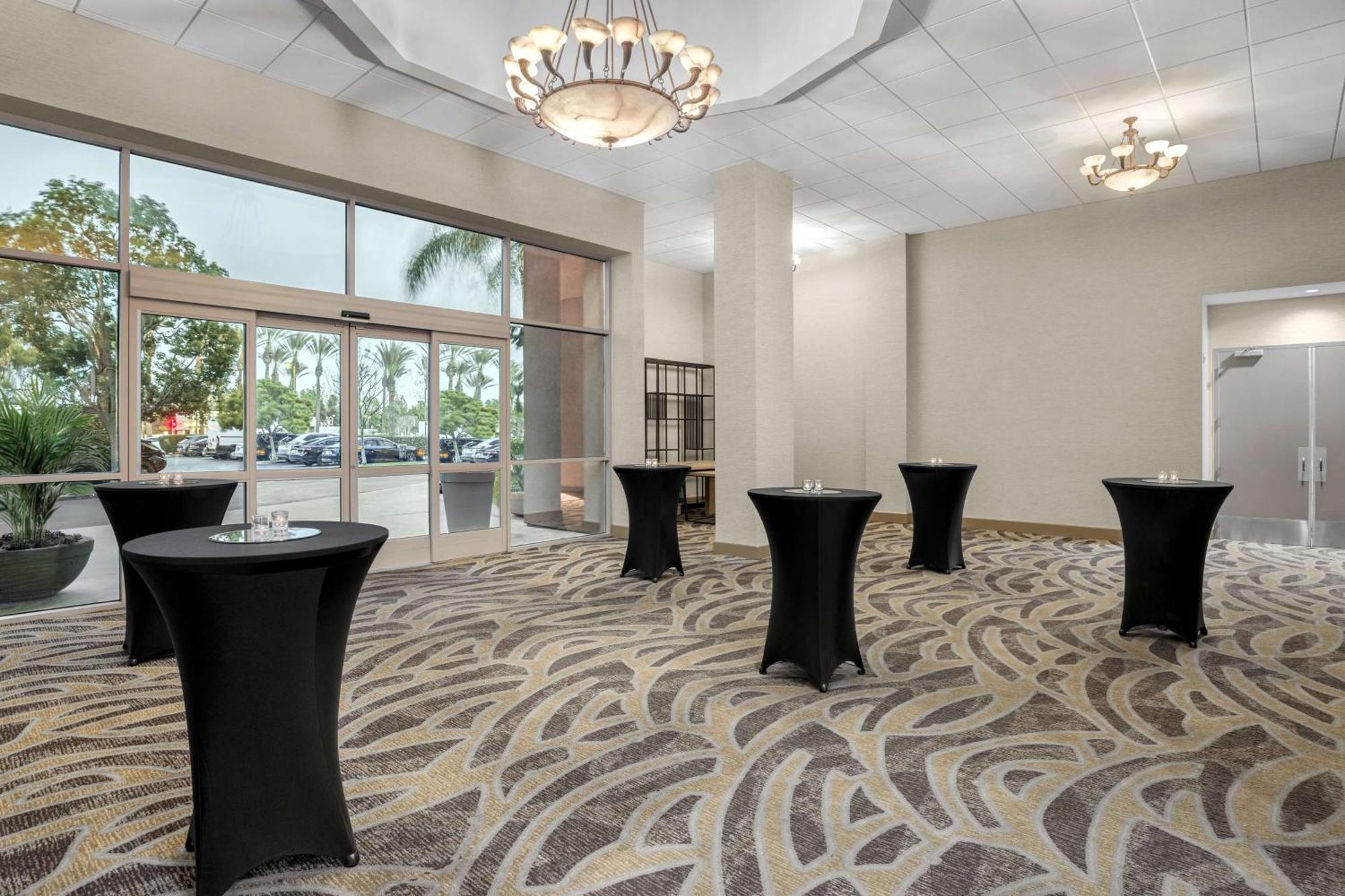 Embassy By Hilton Anaheim South Garden Grove