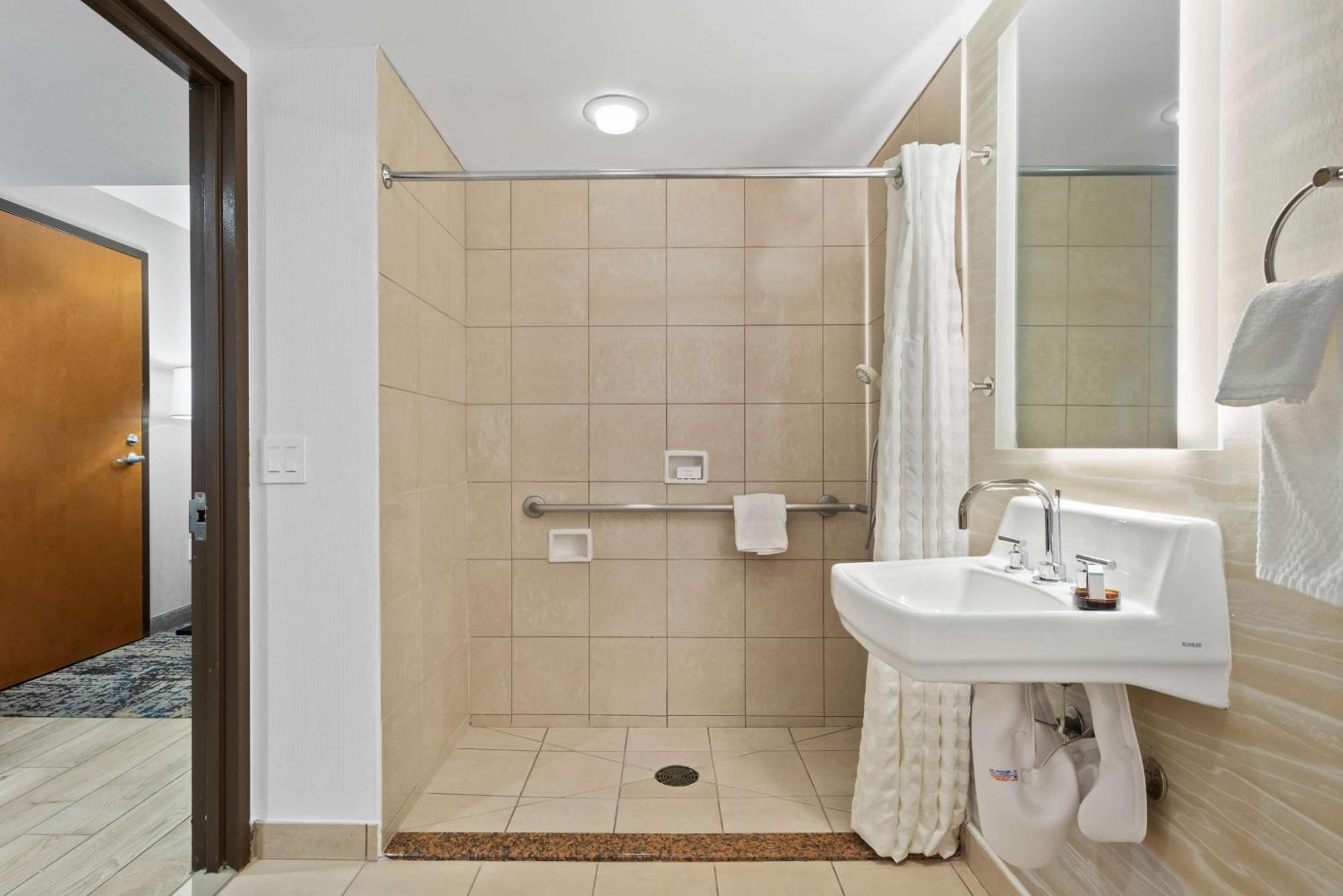 Hotel Embassy By Hilton Anaheim South Garden Grove