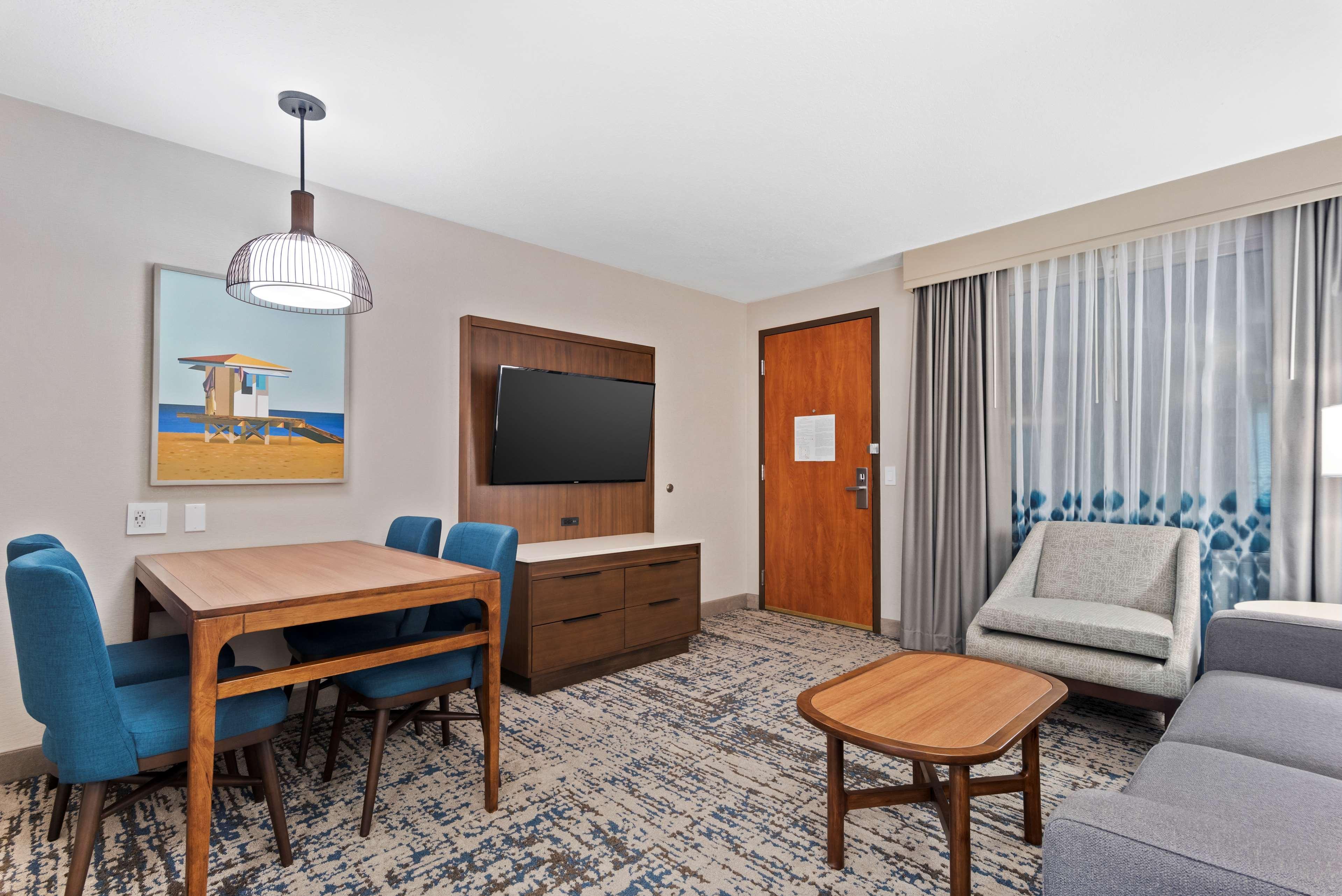 Hotel Embassy By Hilton Anaheim South 4*