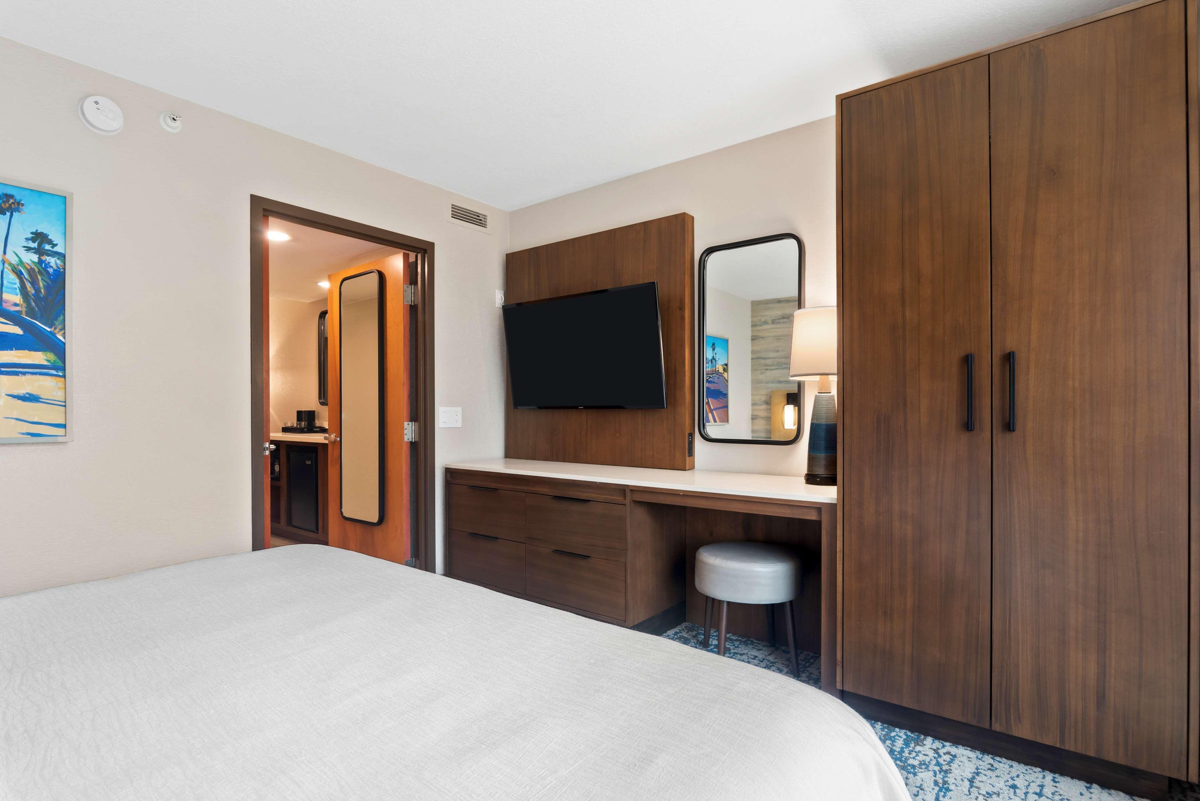 Embassy By Hilton Anaheim South 4*