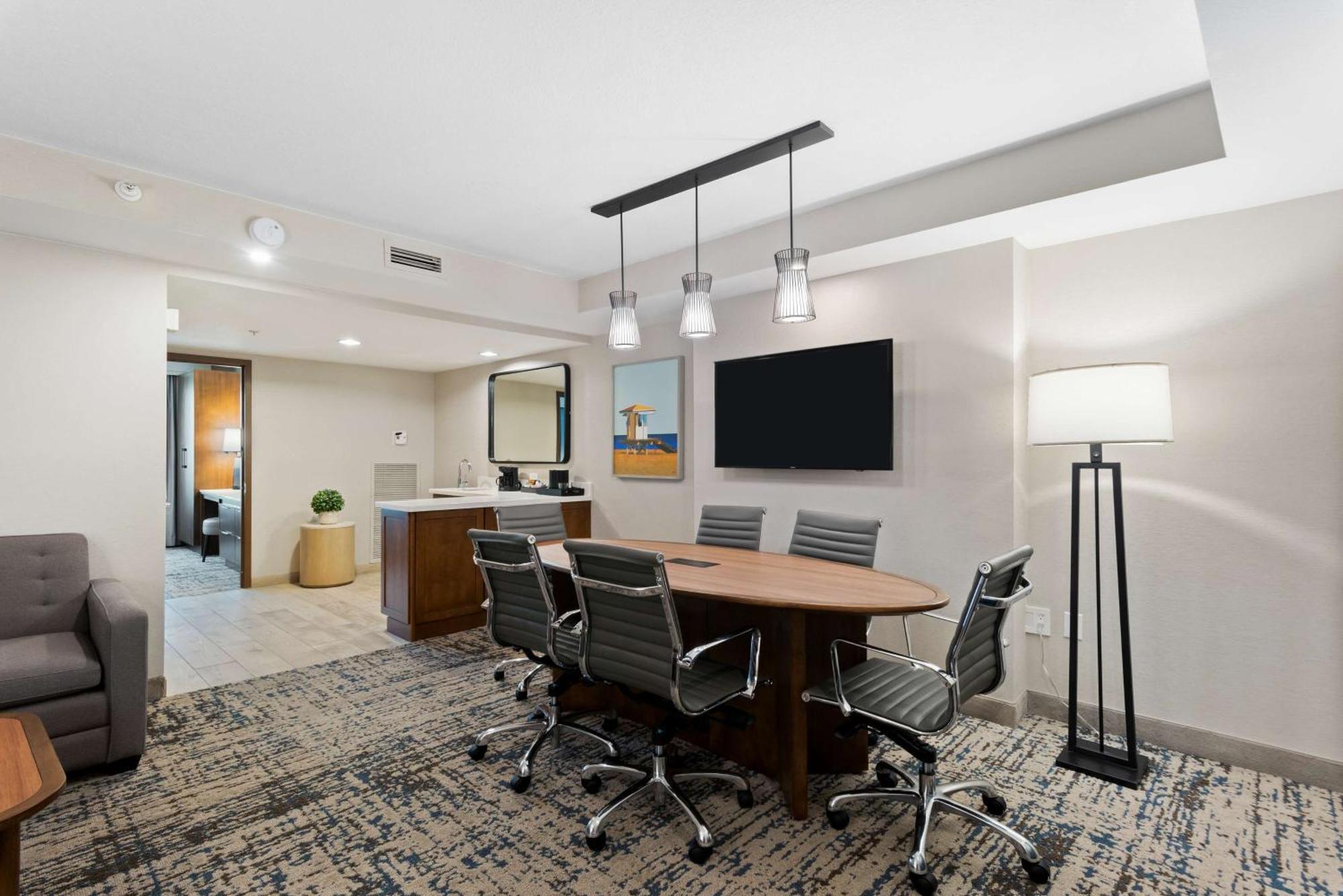 Embassy By Hilton Anaheim South