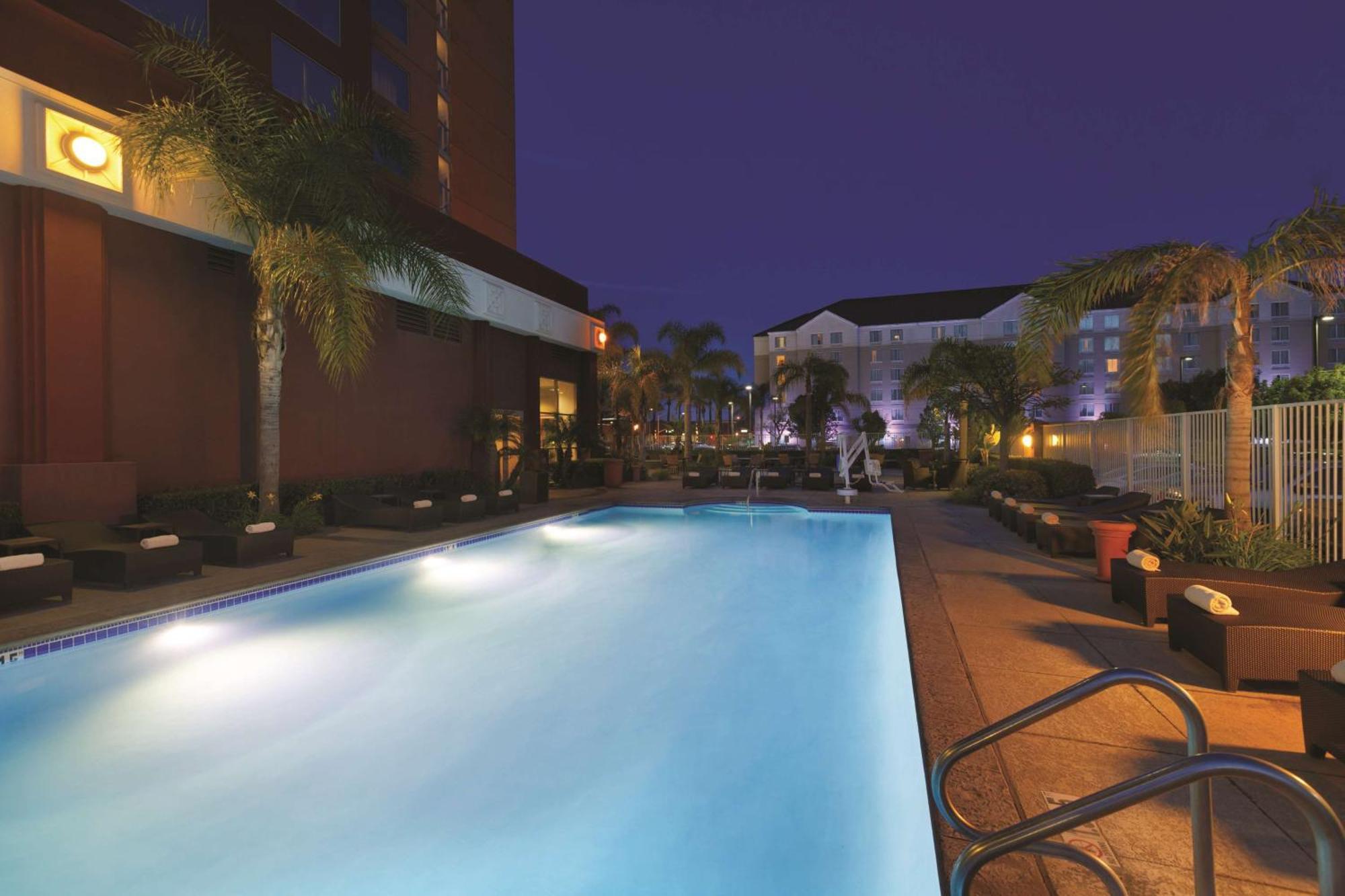 Hotel Embassy By Hilton Anaheim South