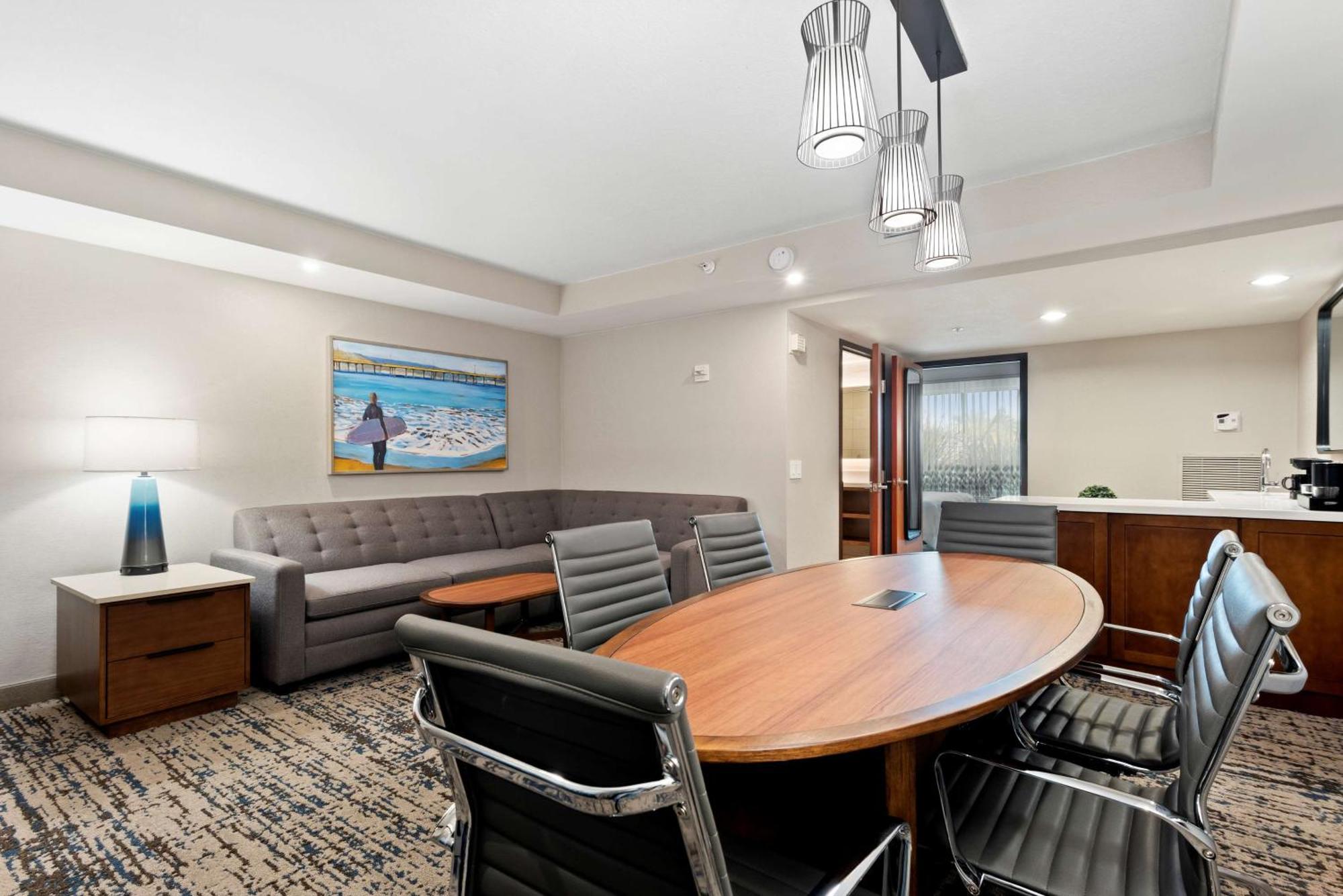 Hotel Embassy By Hilton Anaheim South Garden Grove